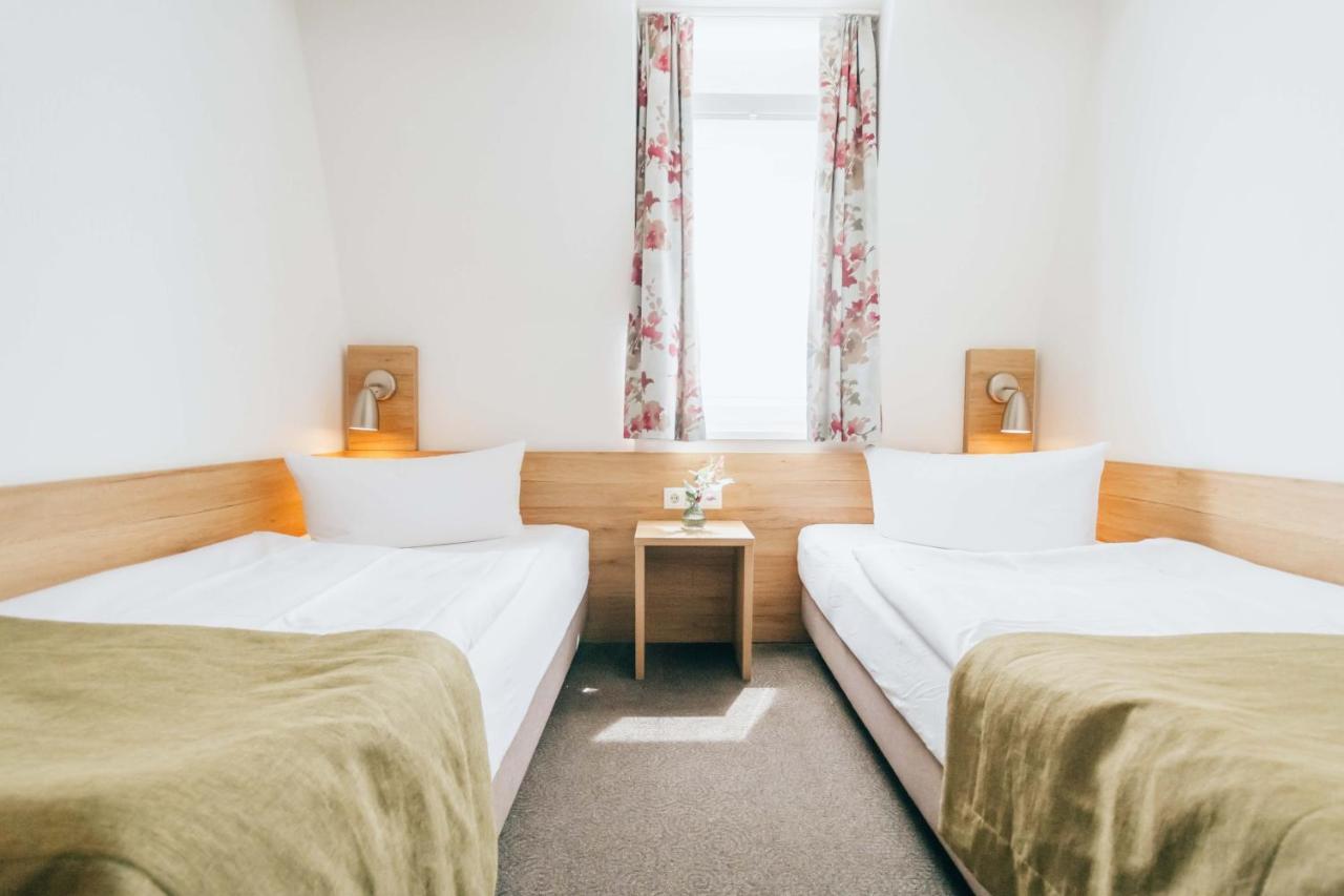 באמברג Hotel Andres מראה חיצוני תמונה
