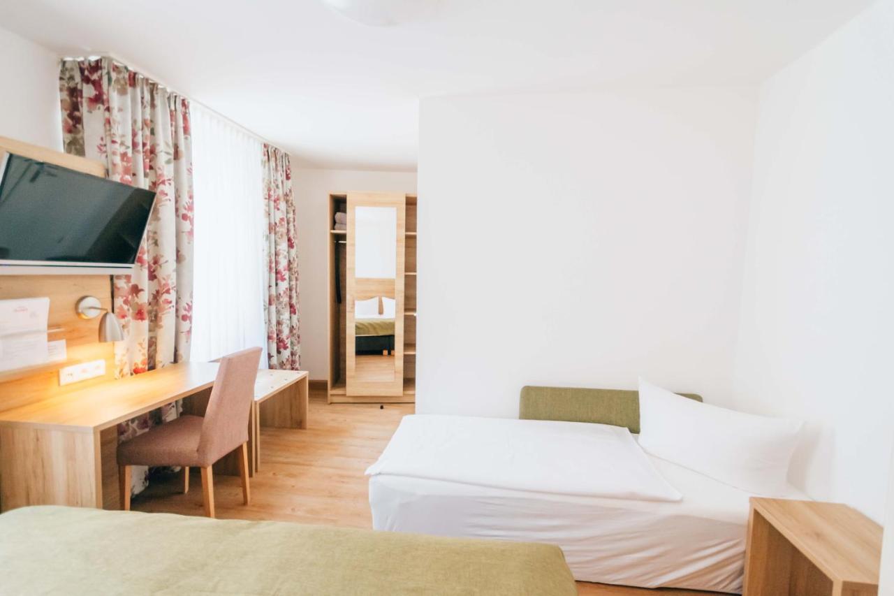 באמברג Hotel Andres מראה חיצוני תמונה