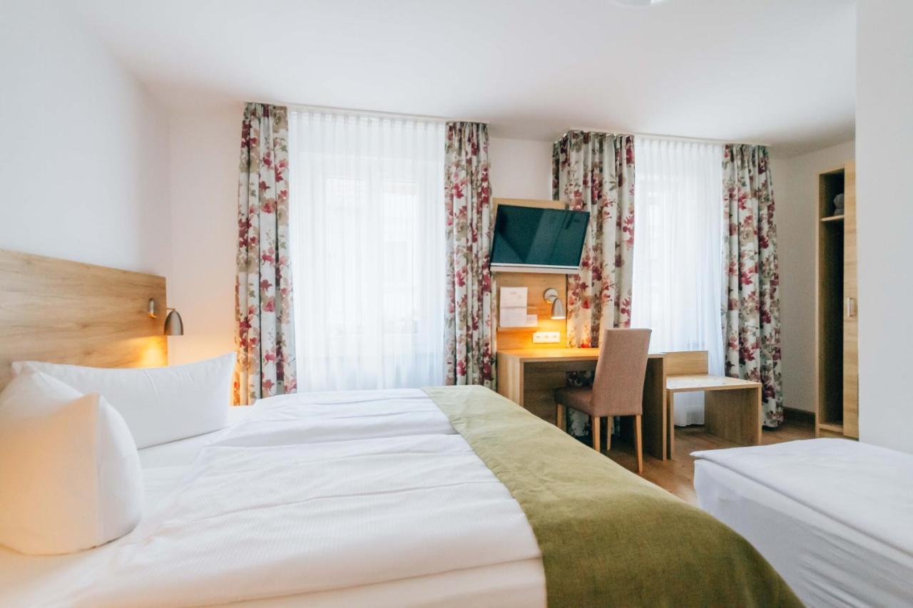 באמברג Hotel Andres מראה חיצוני תמונה
