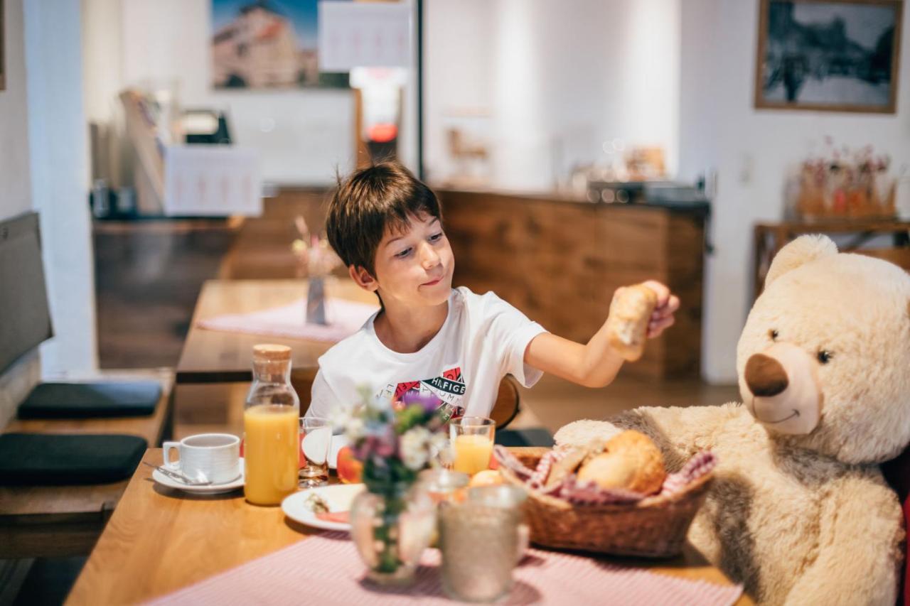 באמברג Hotel Andres מראה חיצוני תמונה