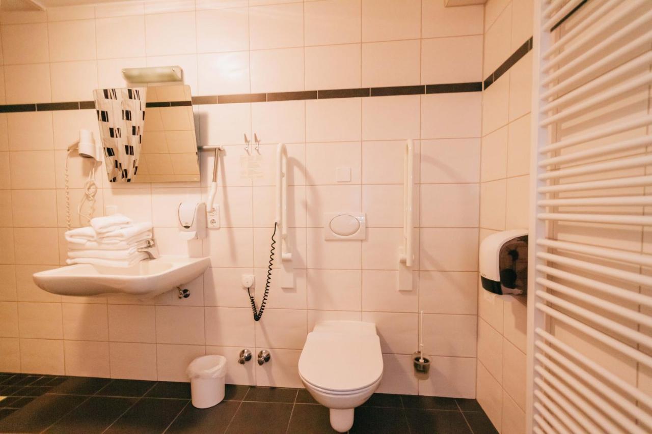 באמברג Hotel Andres מראה חיצוני תמונה