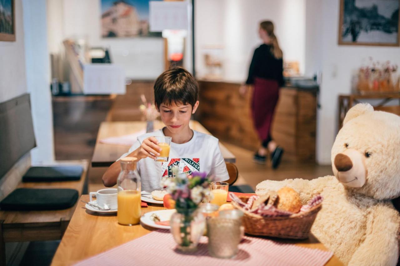באמברג Hotel Andres מראה חיצוני תמונה