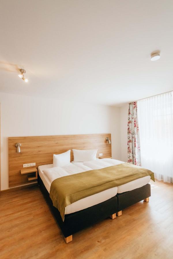 באמברג Hotel Andres מראה חיצוני תמונה