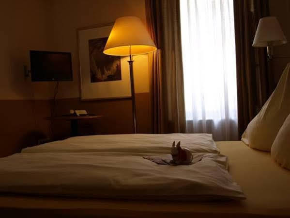 באמברג Hotel Andres מראה חיצוני תמונה