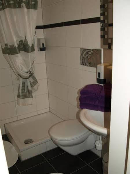 באמברג Hotel Andres מראה חיצוני תמונה