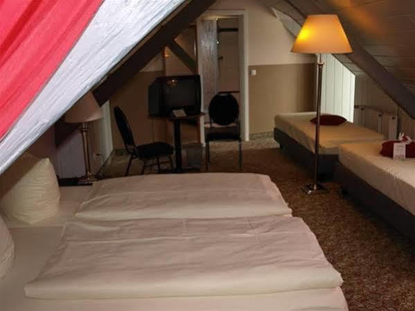 באמברג Hotel Andres מראה חיצוני תמונה