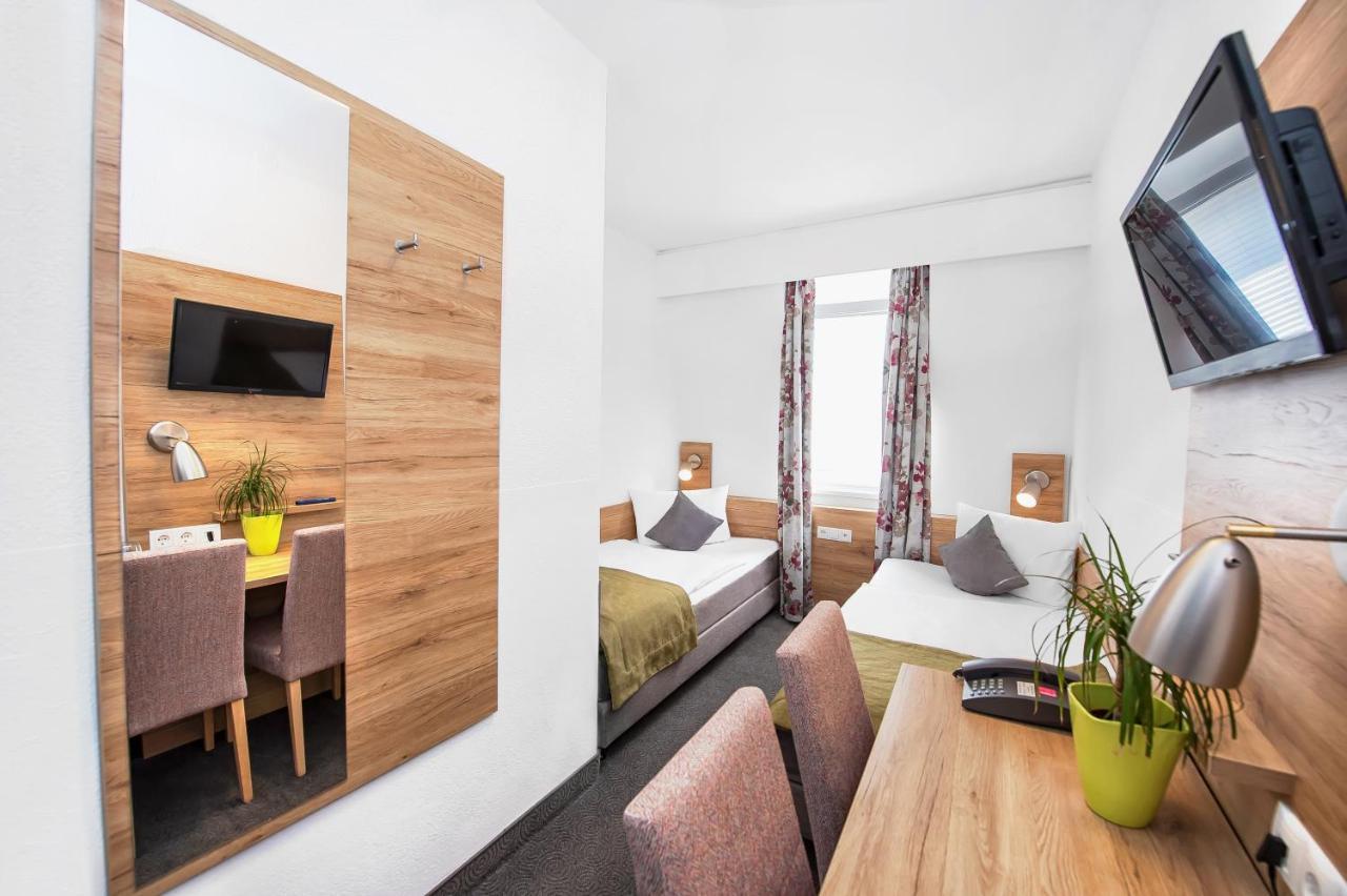 באמברג Hotel Andres מראה חיצוני תמונה