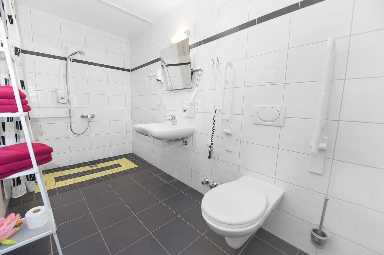 באמברג Hotel Andres מראה חיצוני תמונה